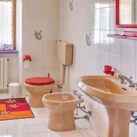 Vakantiehuis Lovely Holiday In With Garden Varese Ligure