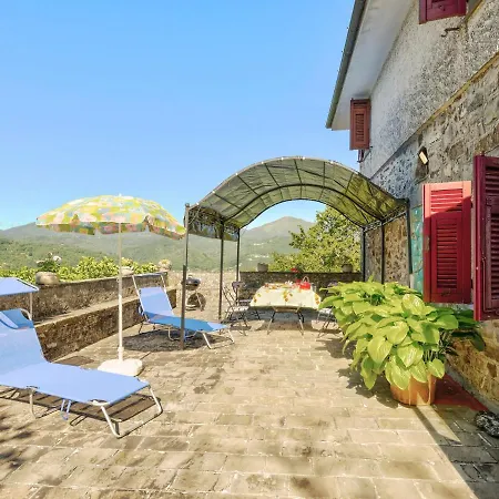 Lovely Holiday In With Garden Vakantiehuis *