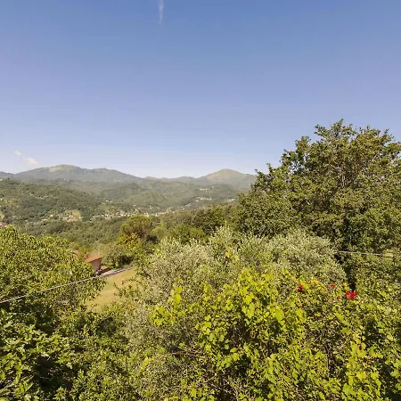 Vakantiehuis Lovely Holiday In With Garden Varese Ligure